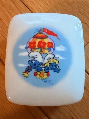 Vintage 80s Smurf white porcelain jewelry box Made in Korea 1982 Wallace Berrie